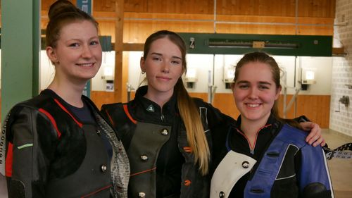 Die siegreichen Juniorinnen I mit dem Luftgewehr: (von links). Lilly Stach, Annalena Mildeberger und Katharina Mentzel. (Foto: Lutz Berger)